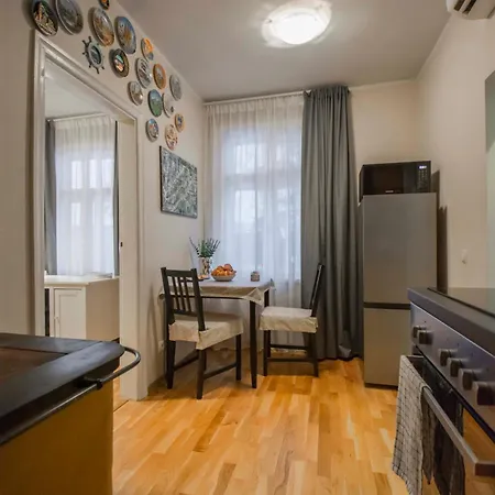 Appartement Karlovaidyll 7 - Homey With Free Parking!