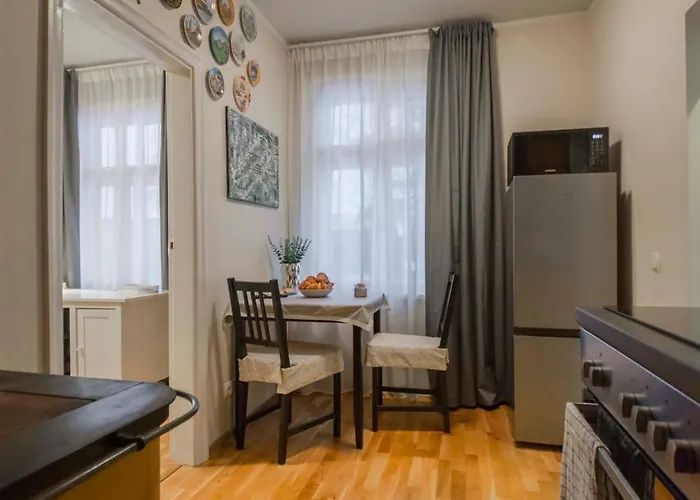 アパート Karlovaidyll 7 - Homey With Free Parking!